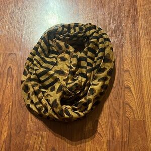 Brown and black cheetah/leopard scarf